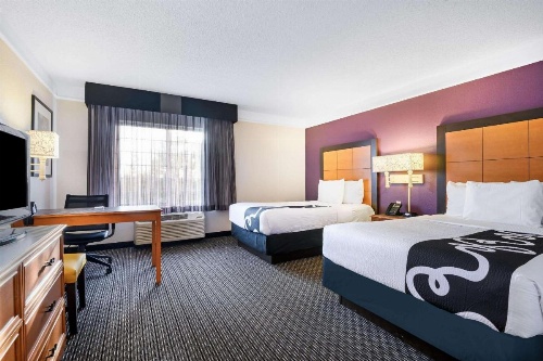 La Quinta Inn & Suites by Wyndham Myrtle Beach Broadway Area image 11