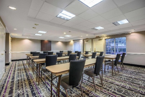 La Quinta Inn & Suites by Wyndham Myrtle Beach Broadway Area image 20