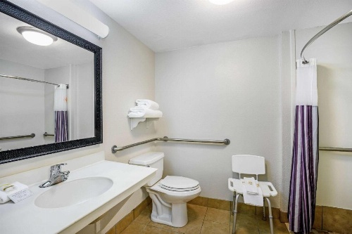 La Quinta Inn & Suites by Wyndham Myrtle Beach Broadway Area image 9